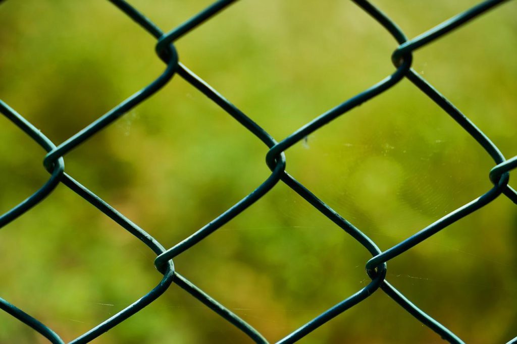 barbed wire, obstacle, pattern-2387769.jpg